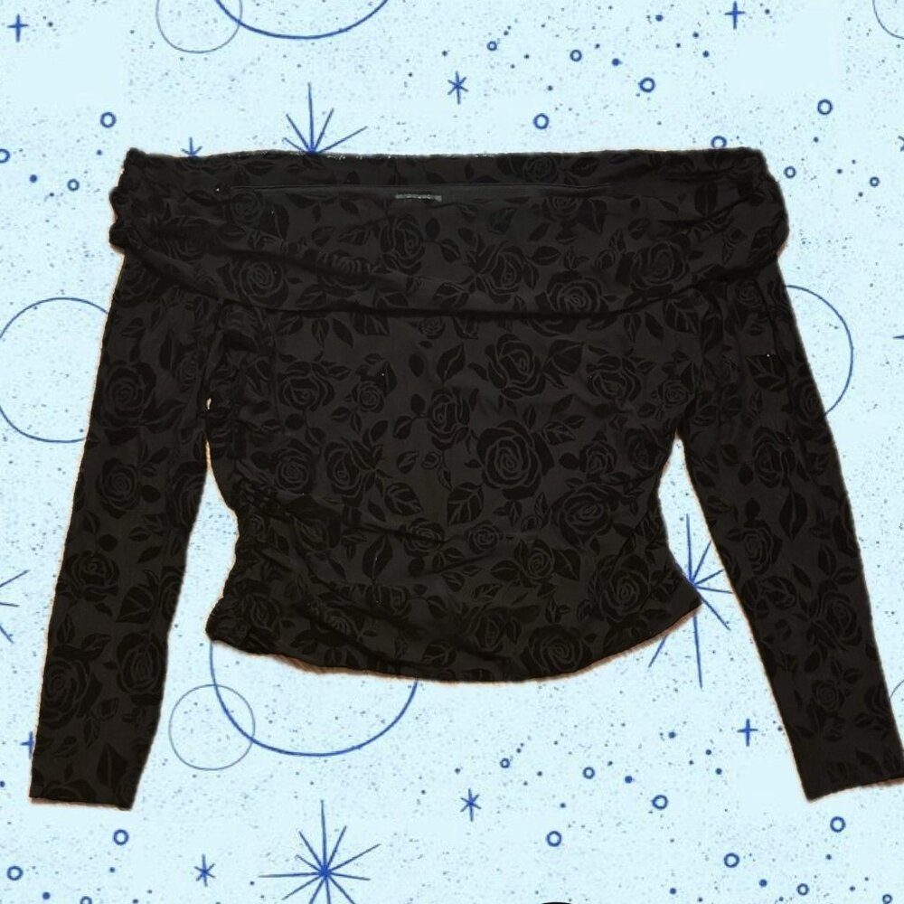 Black rose off-the-shoulder long sleeve top 🖤🥀